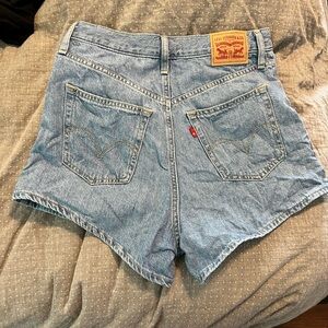 High waisted Levi shorts